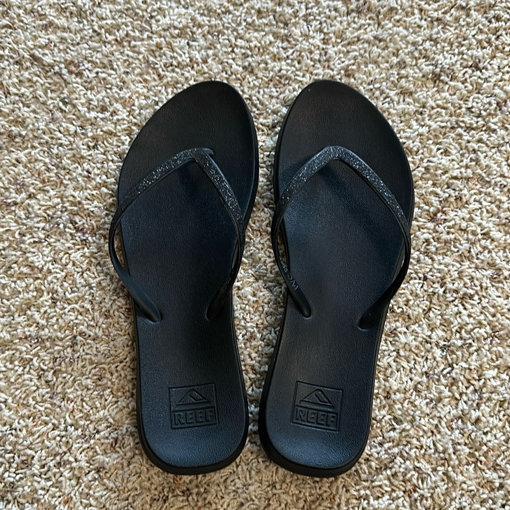 Women’s Reef flip flops.